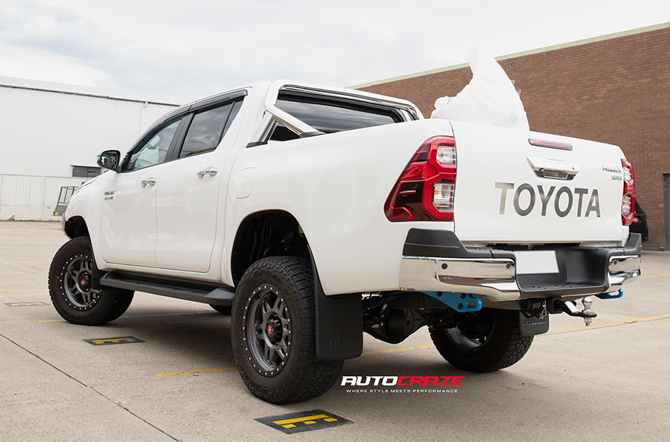 TOYOTA HILUX CSA MILITANT SATIN GREY BLACK LIP