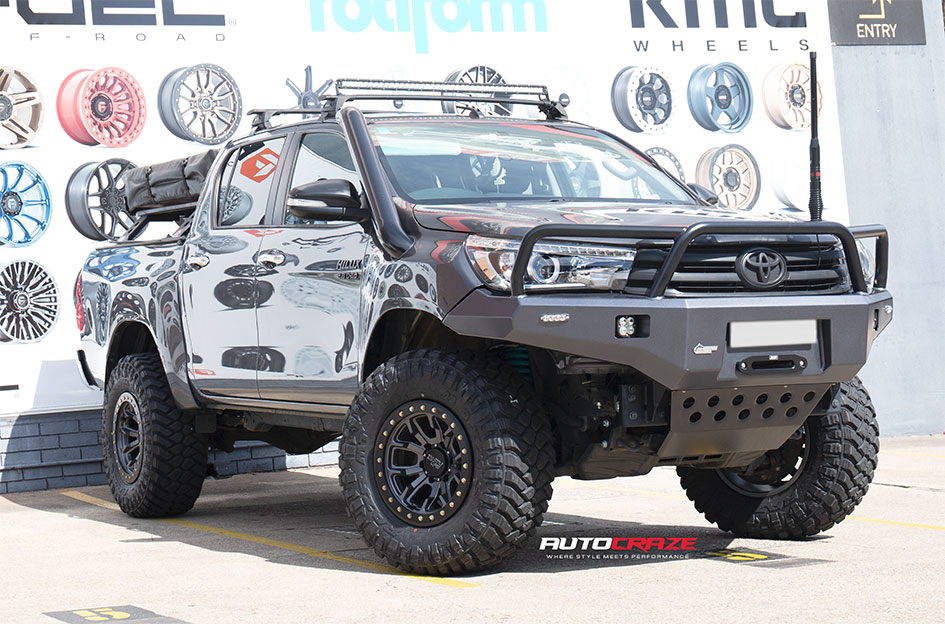 TOYOTA HILUX DIRTY LIFE DT1 SATIN GRAPHITE BLACK LIP