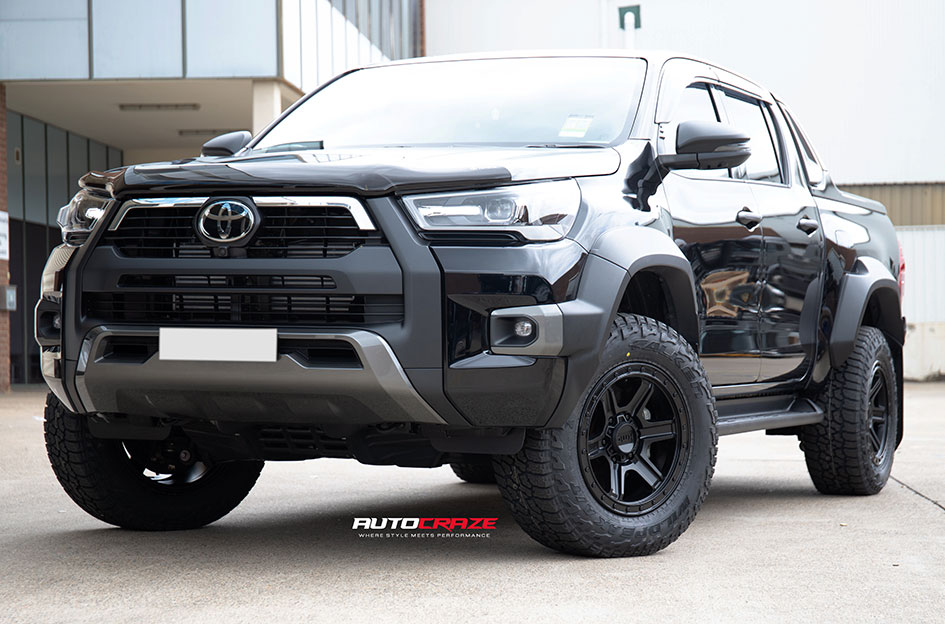 TOYOTA HILUX KMC OUTRUN MATTE BLACK