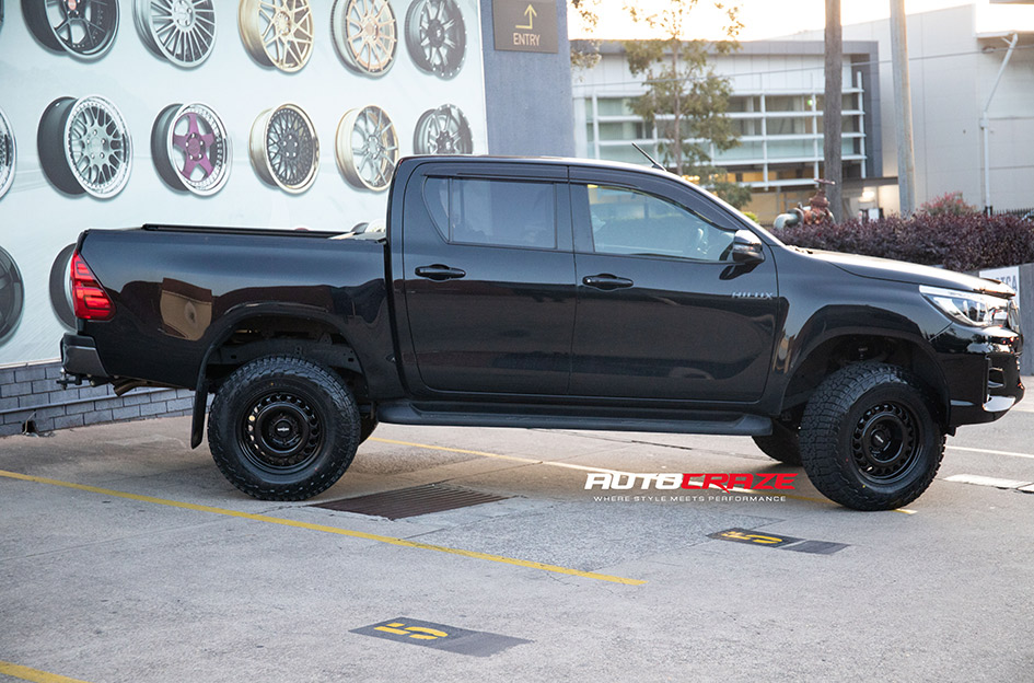 TOYOTA HILUX ROTIFORM STL GLOSS BLACK