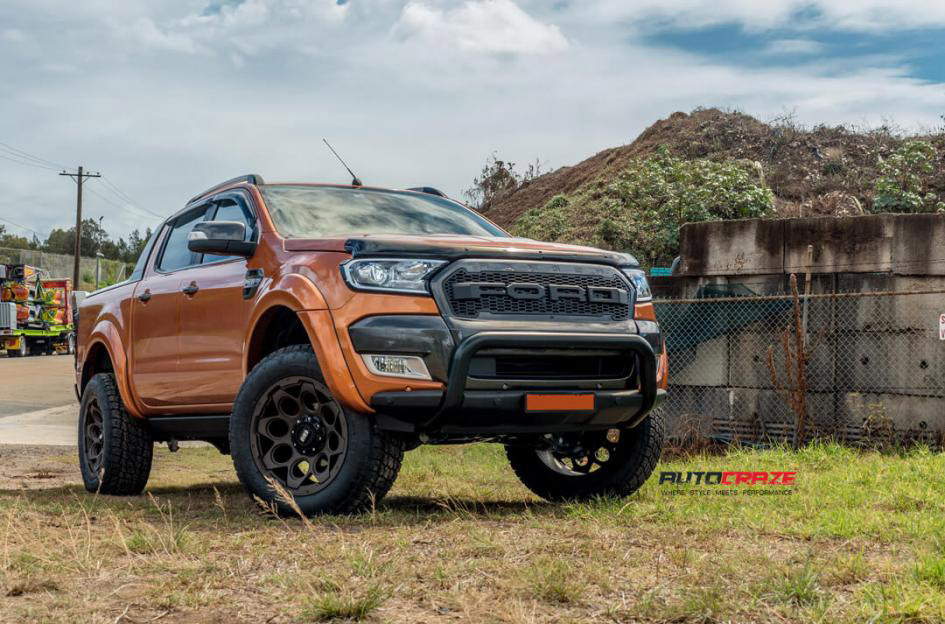 Grelha Ford Ranger Grid GD08 de cor preta mate com pneus de nitto terra g2 pintados