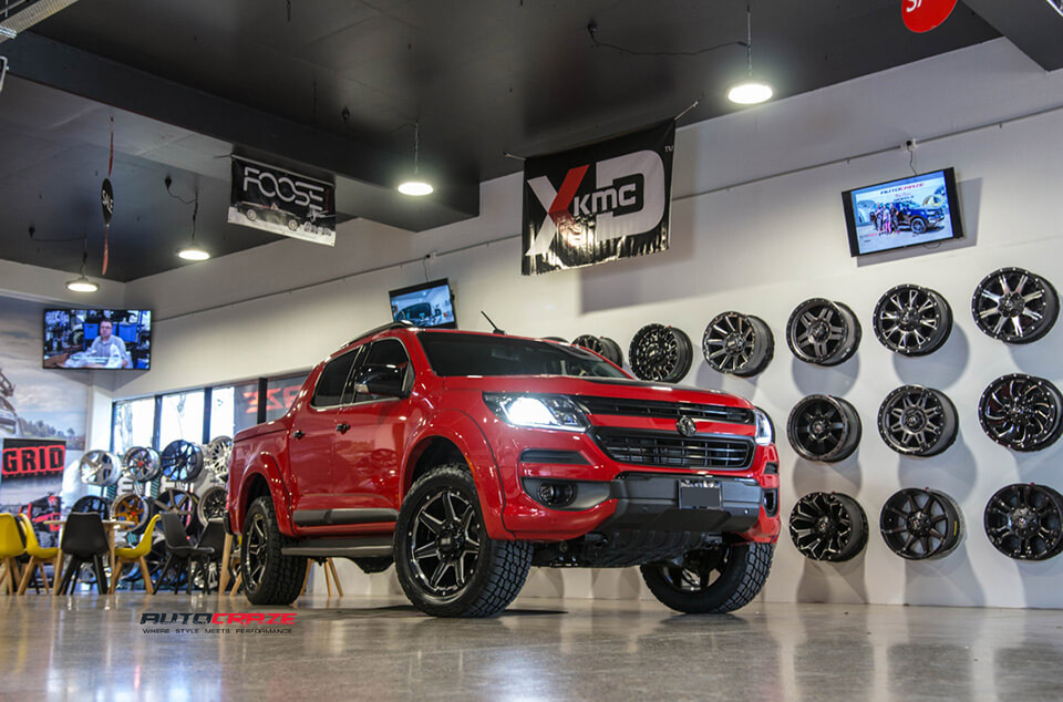 Red Holden Colorado 20 polegadas Grelha GD06 Rodas 4x4 com acentos de nitto terra com grelha preta brilhante tiro frontal