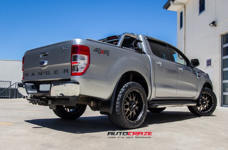 Silberne Ford Ranger Grid GD03 Matte Bronze Räder hinten