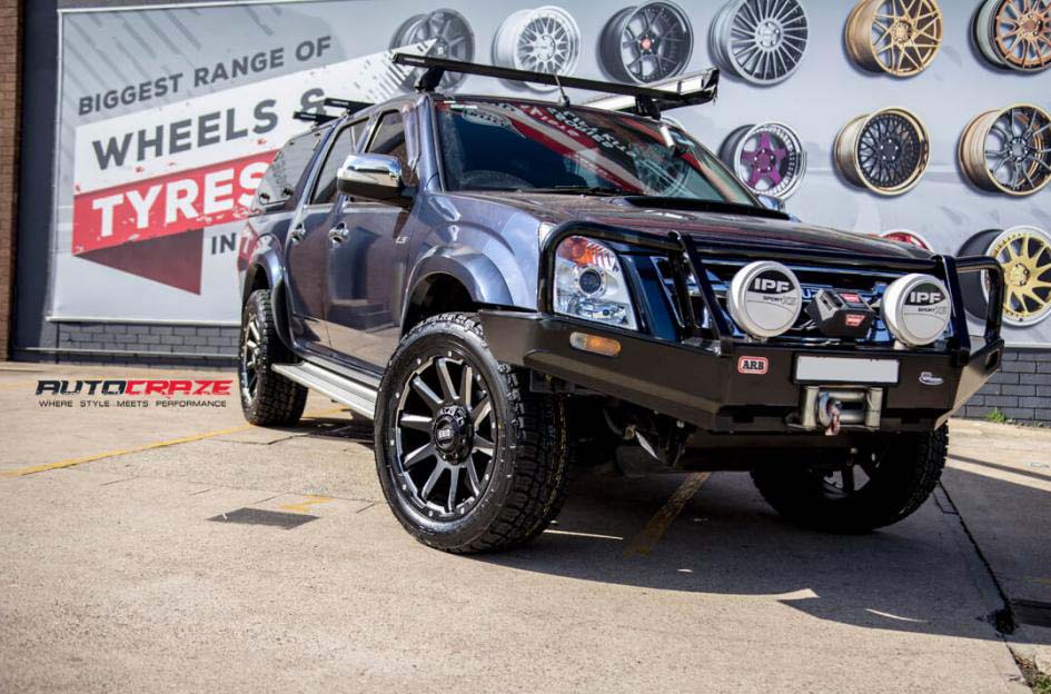 Isuzu Dmax Grid Gd05 pneu nitto terra grappler roda grande ângulo frontal shot fevereiro 2018