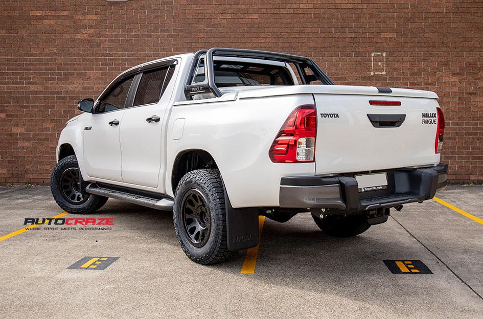 TOYOTA HILUX 4WD VECTOR MATTE BLACK 1536130488 | Car gallery|- Auto Craze