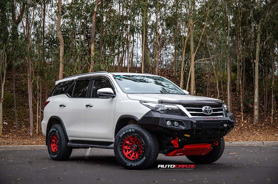 TOYOTA FORTUNER COVERT CANDY RED BLACK LIP 1608587395 | Car gallery ...