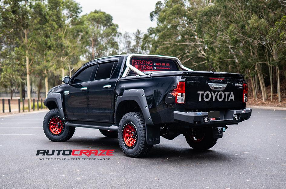 TOYOTA HILUX 4WD COVERT CANDY RED BLACK LIP 1580780670 | Car gallery ...