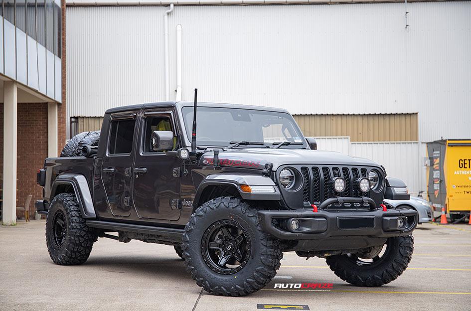 JEEP GLADIATOR KICKER MATTE BLACK 1621661035 | Car gallery|- Auto Craze